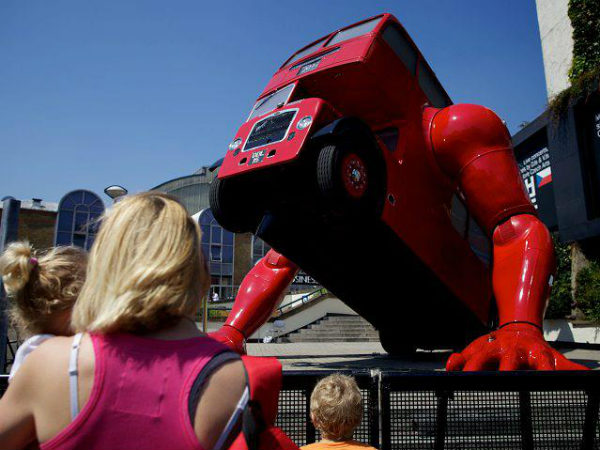 ಮಾನವನ ರೀತಿ ವ್ಯಾಯಾಮ ಮಾಡುವ ಡಬಲ್ ಡೆಕ್ಕರ್ ಬಸ್!