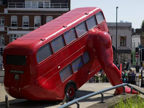 ಮಾನವನ ರೀತಿ ವ್ಯಾಯಾಮ ಮಾಡುವ ಡಬಲ್ ಡೆಕ್ಕರ್ ಬಸ್!