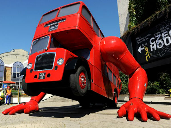 ಮಾನವನ ರೀತಿ ವ್ಯಾಯಾಮ ಮಾಡುವ ಡಬಲ್ ಡೆಕ್ಕರ್ ಬಸ್!