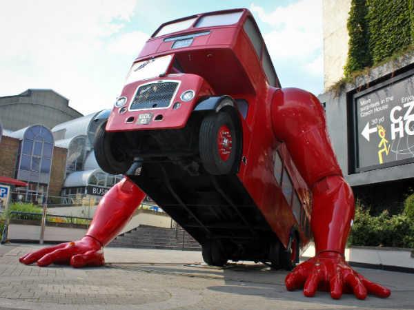 ಮಾನವನ ರೀತಿ ವ್ಯಾಯಾಮ ಮಾಡುವ ಡಬಲ್ ಡೆಕ್ಕರ್ ಬಸ್!