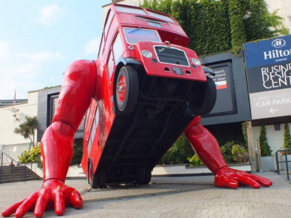 ಮಾನವನ ರೀತಿ ವ್ಯಾಯಾಮ ಮಾಡುವ ಡಬಲ್ ಡೆಕ್ಕರ್ ಬಸ್!