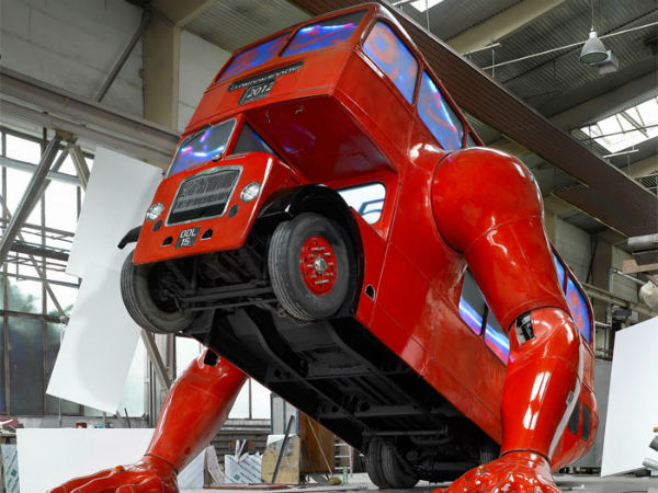 ಮಾನವನ ರೀತಿ ವ್ಯಾಯಾಮ ಮಾಡುವ ಡಬಲ್ ಡೆಕ್ಕರ್ ಬಸ್!