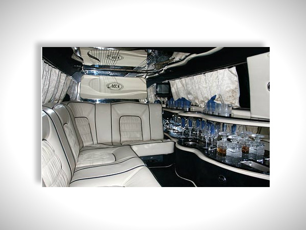 ಕಾರುಗಳ ದೊಡ್ಡ ಸಂಗ್ರಹವನ್ನು ಬಿಟ್ಟು ತೆರಳಿದ ಜಾಕ್ಸನ್