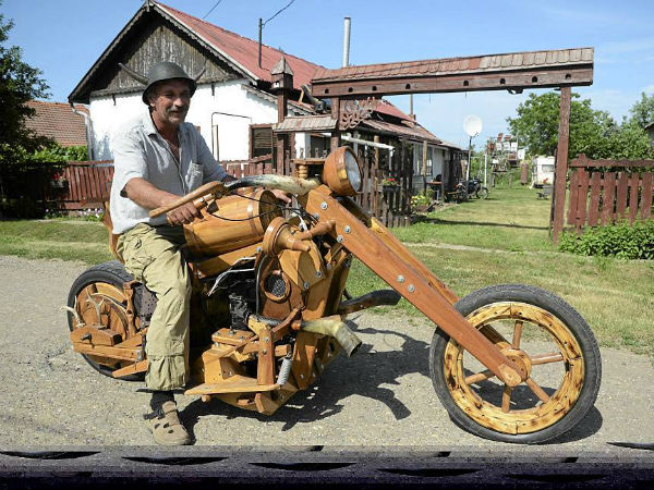 ಮರದಿಂದ ಮಾಡಲಾದ ಕಾರು ಹಾಗೂ ಬೈಕ್‌ 