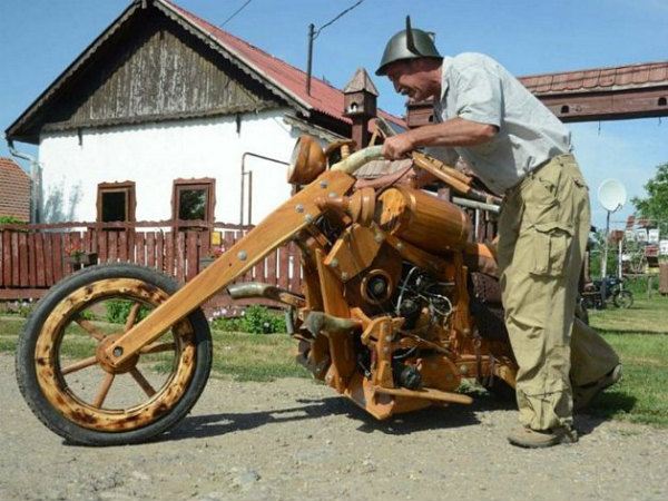 ಮರದಿಂದ ಮಾಡಲಾದ ಕಾರು ಹಾಗೂ ಬೈಕ್‌ 