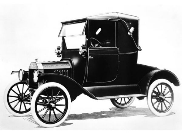 Amazing 105 Year Old Woman Receives A Car As A Gift