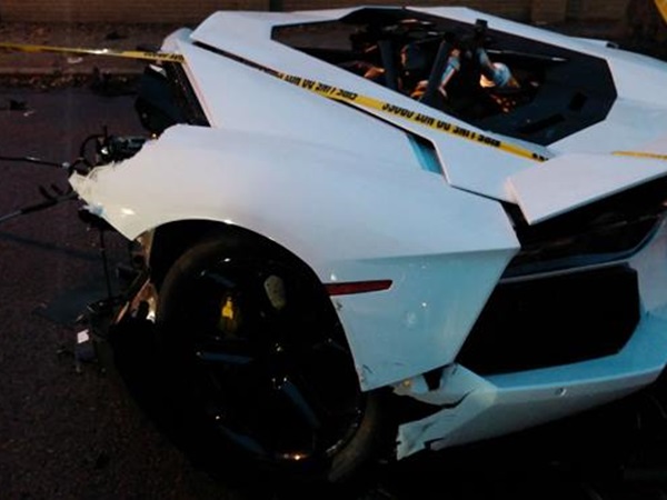 ಢಿಕ್ಕಿಯಾದ ರಭಸಕ್ಕೆ ಲಂಬೊರ್ಗಿನಿ ಇಬ್ಭಾಗ