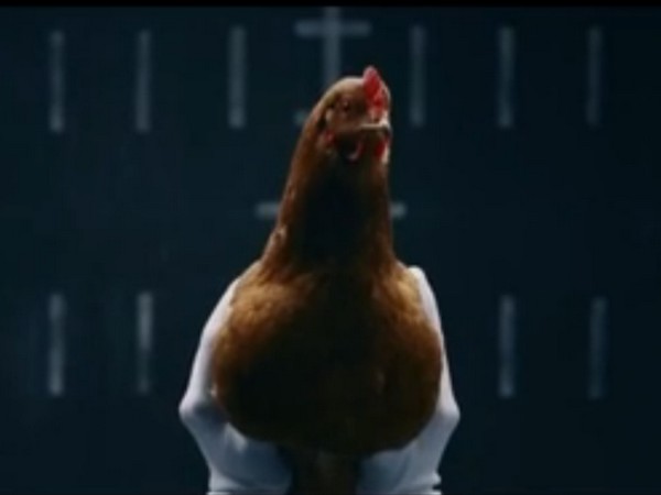 ಐಷಾರಾಮಿ ಬೆಂಝ್ ಗಾಡಿ ಒಂದು ಕೋಳಿಗೆ ಸಮವಂತೆ?