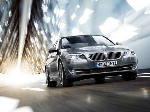 ಬಿಎಡಬ್ಲ್ಯು 5 ಸಿರೀಸ್ ಕಾರಿನ ಒಡತಿ ಸಂಜನಾ