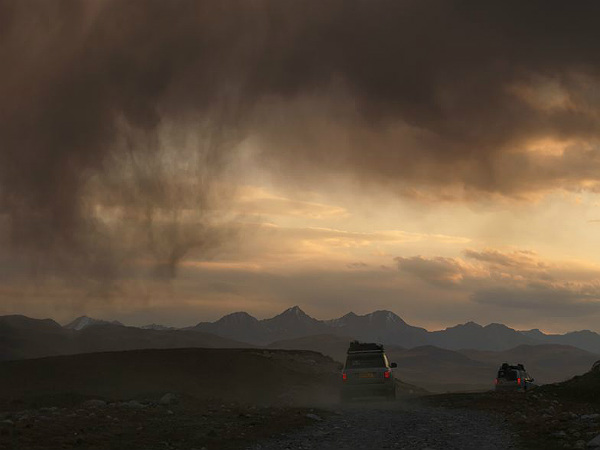 Range Rover Hybrid Silk Trail Expedition