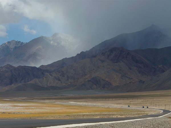 Range Rover Hybrid Silk Trail Expedition