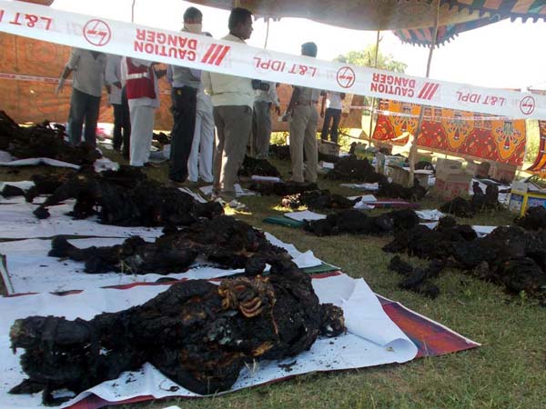 ತುರ್ತು ಬಾಗಿಲು ಒಡೆಯುವ ಪ್ರಯತ್ನ