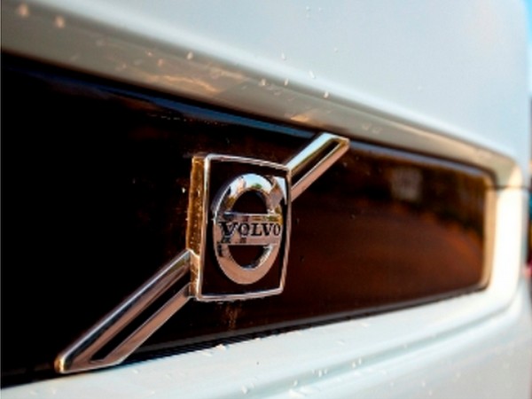 ವೋಲ್ವೋದಲ್ಲಿ ತುರ್ತಾಗಿ ತುರ್ತು ನಿರ್ಗಮನ ಆಳವಡಿಸುವಂತೆ ಆದೇಶ