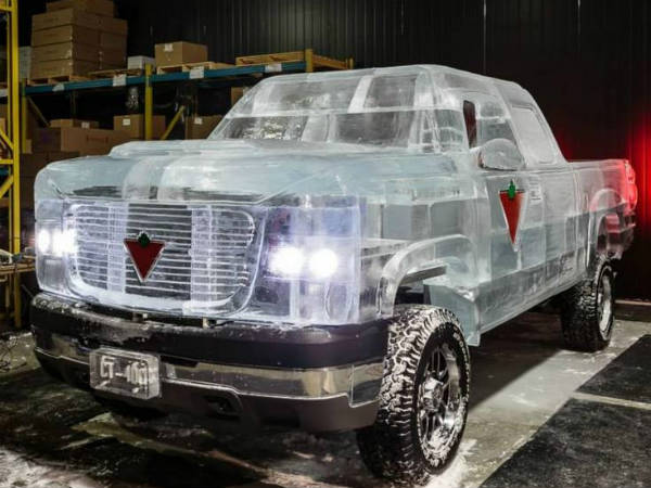 5 ಟನ್ ಮಂಜುಗಡ್ಡೆಯಿಂದ ತಯಾರಿಸಿದ ಐಸ್ ಟ್ರಕ್ಕಿದ್ದು!