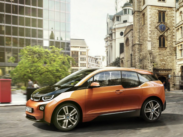 ದೆಹಲಿ ಆಟೋ ಎಕ್ಸ್ ಪೋದಲ್ಲಿ ಬಿಎಂಡಬ್ಲ್ಯು ಐ8 ಹೈಬ್ರಿಡ್ ಕಾರು ಡೆಬ್ಯುಟ್