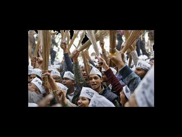 ಆಮ್ ಆದ್ಮಿಗೆ ಸಿಕ್ತು ಟೊಯೊಟಾ ಇನ್ನೋವಾ ಕಾರು