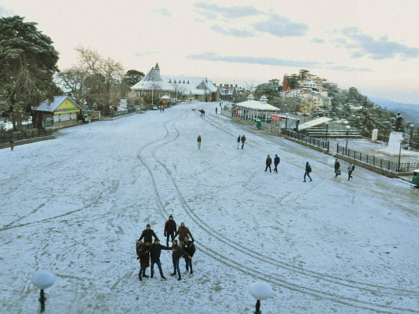 ಕಾಶ್ಮೀರದಲ್ಲಿ ಭಾರಿ ಹಿಮಪಾತ; ವಾಹನಗಳು ಉಲ್ಟಾಪಲ್ಟಿ 