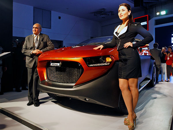 ಆಟೋ ಎಕ್ಸ್‌ಪೋದಲ್ಲಿ ಸೆಲೆಬ್ರಿಟಿಗಳ ಕಲರವ 