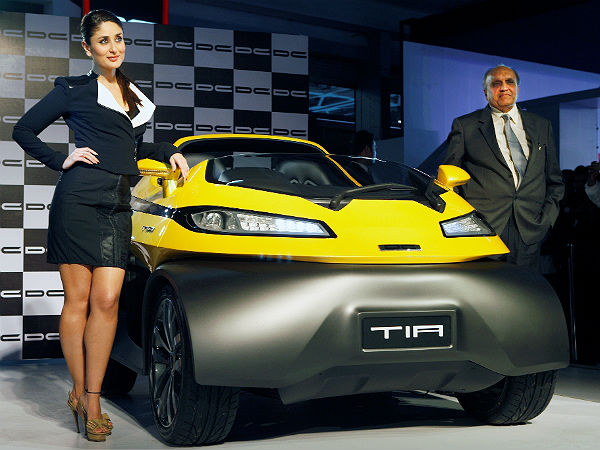 ಆಟೋ ಎಕ್ಸ್‌ಪೋದಲ್ಲಿ ಸೆಲೆಬ್ರಿಟಿಗಳ ಕಲರವ 