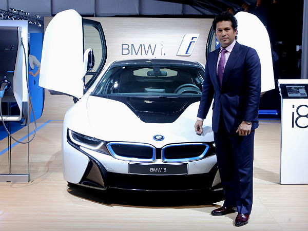 ಆಟೋ ಎಕ್ಸ್‌ಪೋದಲ್ಲಿ ಸೆಲೆಬ್ರಿಟಿಗಳ ಕಲರವ 