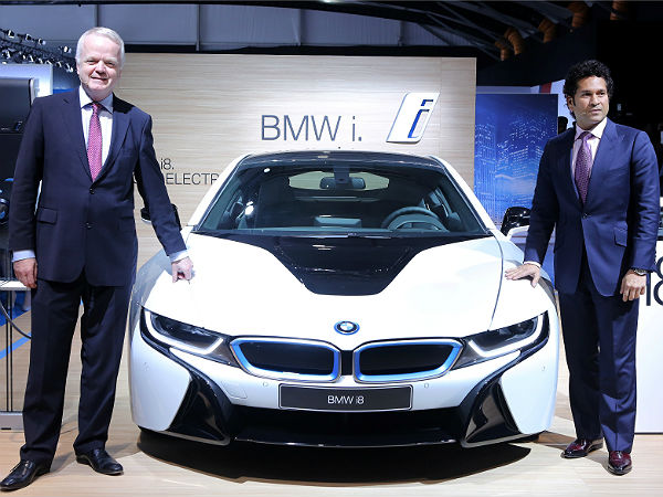 ಆಟೋ ಎಕ್ಸ್‌ಪೋದಲ್ಲಿ ಸೆಲೆಬ್ರಿಟಿಗಳ ಕಲರವ 