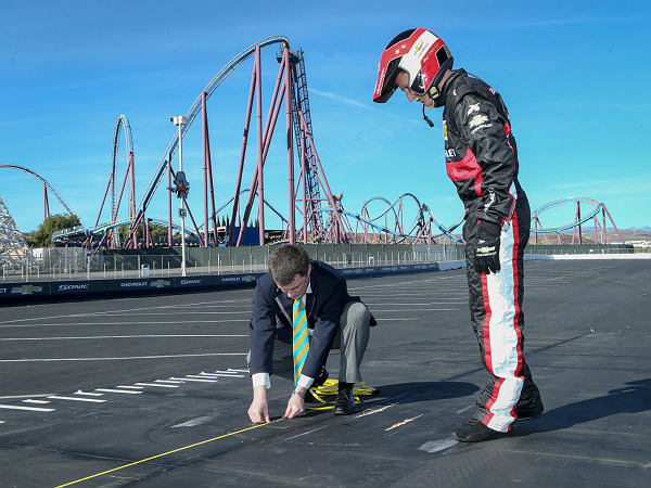 ರಿವರ್ಸ್ ಕಾರು ಜಂಪ್; ಗಿನ್ನೆಸ್ ದಾಖಲೆ ಬರೆದ ರೊಬ್ 