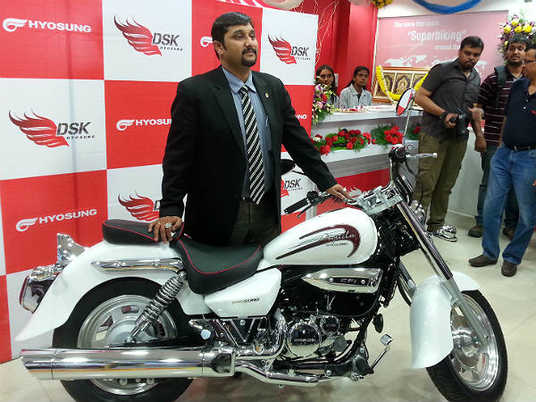 'ಡೈನಾಮಿಕ್ ಹೀರೊ' ಪ್ರಜ್ವಲ್ ಸ್ಟೈಲಲ್ಲಿ ಎಂಟ್ರಿ ಕೊಟ್ಟ ಹ್ಯೊಸಂಗ್