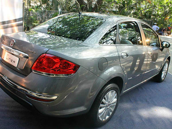 ದರ ಮಾಹಿತಿ (ಎಕ್ಸ್ ಶೋ ರೂಂ ದೆಹಲಿ)