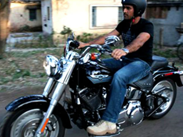 ವಿಶ್ವಕಪ್‌ಗೆ ಧೋನಿ ಫಿಟ್ ಅಂತೆ; ಬೈಕ್ ರೈಡಿಂಗ್‌ ಮಜಾ! 