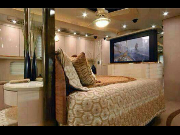 ಜಗತ್ತಿನ ಶ್ರೀಮಂತ ವ್ಯಕ್ತಿ ಮಿತ್ತಲ್‌ರವರ ಉಕ್ಕಿನಂತಹ ಬಸ್