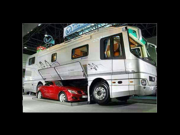 ಜಗತ್ತಿನ ಶ್ರೀಮಂತ ವ್ಯಕ್ತಿ ಮಿತ್ತಲ್‌ರವರ ಉಕ್ಕಿನಂತಹ ಬಸ್