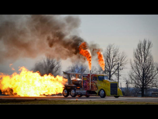 ಬೆಂಕಿ ಜ್ವಾಲೆ ಹೊರಚಿಮ್ಮುವ ಜಗತ್ತಿನ ಅತಿ ಭಯಾನಕ ಟ್ರಕ್ಕಿದು!