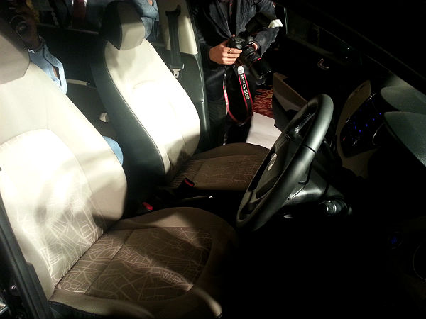 ದರ ಮಾಹಿತಿ - ಎಕ್ಸ್ ಶೋ ರೂಂ (ಲಕ್ಷಗಳಲ್ಲಿ)