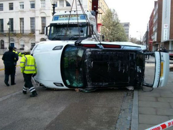 ಲಂಡನ್‌ನಲ್ಲಿ ಉರುಳಿದ 80 ಲಕ್ಷದ ದುಬಾರಿ ರೇಂಜ್ ರೋವರ್