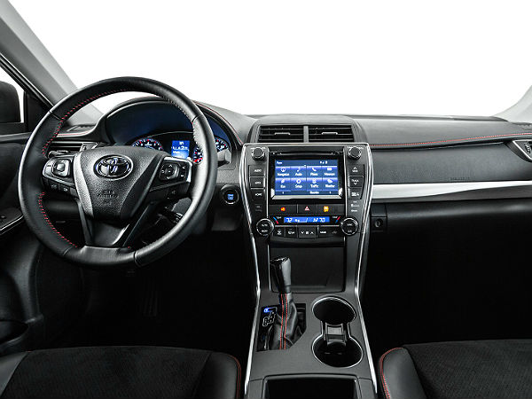 ನ್ಯೂಯಾರ್ಕ್ ರಂಜಿಸಿದ 2015 ಟೊಯೊಟಾ ಕ್ಯಾಮ್ರಿ