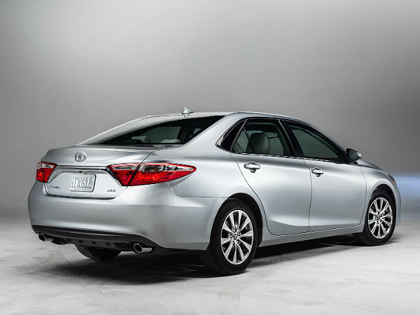 ನ್ಯೂಯಾರ್ಕ್ ರಂಜಿಸಿದ 2015 ಟೊಯೊಟಾ ಕ್ಯಾಮ್ರಿ