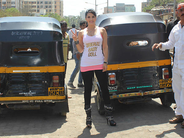 ರಾಗಿಣಿ ಎಂಎಂಎಸ್2 ಪ್ರಚಾರಾರ್ಥ ಆಟೋವನ್ನೇರಿದ ಸನ್ನಿ 