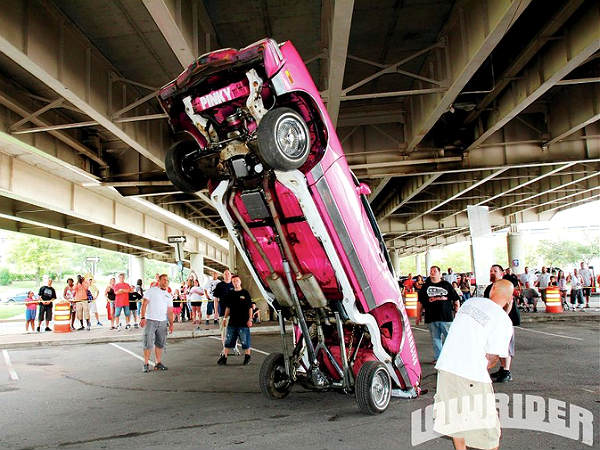 ಕುಣಿದು ಕುಪ್ಪಳಿಸುವ ಕಾರುಗಳನ್ನು ನೋಡಿದ್ರಾ?