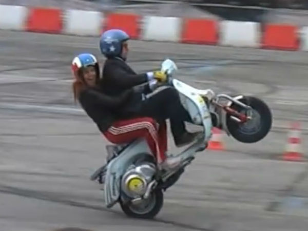 ವೆಸ್ಪಾ ಫ್ರೀಸ್ಟೈಲ್ ಸ್ಕೂಟರ್ ಸ್ಟಂಟ್ 