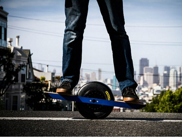 ಸ್ವಯಂ ಸಮತೋಲನದ ಒನ್‌ವೀಲ್ ಎಲೆಕ್ಟ್ರಿಕ್ ಸ್ಕೇಟ್‌ಬೋರ್ಡ್