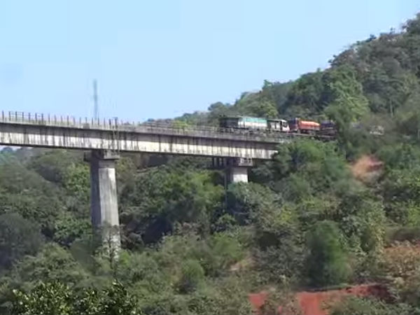 ಏನಿದು ಕೊಂಕಣ ರೈಲಿನ ವಿಶಿಷ್ಟ 'ರೊ-ರೊ' ಸರ್ವೀಸ್? 