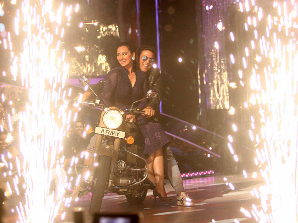 'ಜಲಕ್ ದಿಕ್ ಲಾಜ'ದಲ್ಲಿ ಅಕ್ಷಯ್-ಸೋನಾಕ್ಷಿ ಹಾಲಿಡೇ ಶೋ