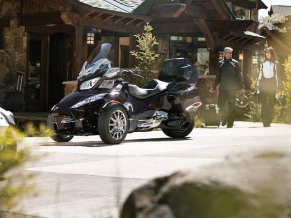 ದುಬೈ ಪೊಲೀಸ್ ತೆಕ್ಕೆಗೆ ಸೂಪರ್ ಬೈಕ್ - ಕ್ಯಾನ್ ಆಮ್ ಸ್ಪೈಡರ್