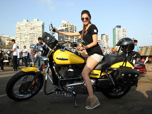 ಫಗ್ಲಿ ಪ್ರಚಾರದಲ್ಲಿ ಸೂಪರ್ ಬೈಕ್‌ಗಳ ಮಿಂಚಿಂಗ್ 