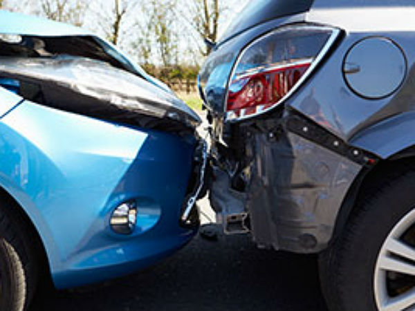 ರಿವರ್ಸ್ ಪಾರ್ಕಿಂಗ್ ಸರಿಯಾಗಿ ಅಭ್ಯಾಸಿಸಿ; ಇಲ್ಲಂದ್ರೆ ಎಡವಟ್ಟಾದಿತು!