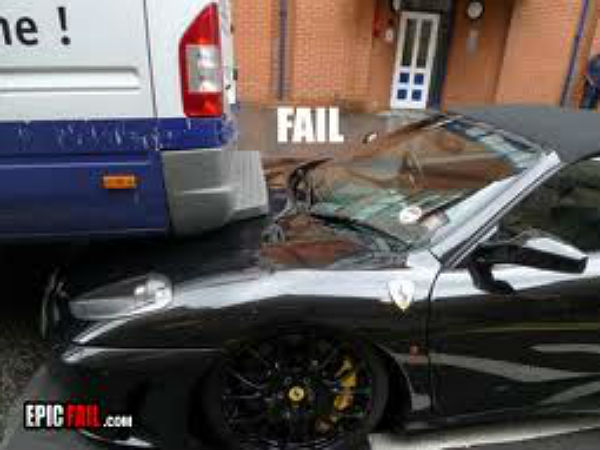 ರಿವರ್ಸ್ ಪಾರ್ಕಿಂಗ್ ಸರಿಯಾಗಿ ಅಭ್ಯಾಸಿಸಿ; ಇಲ್ಲಂದ್ರೆ ಎಡವಟ್ಟಾದಿತು!