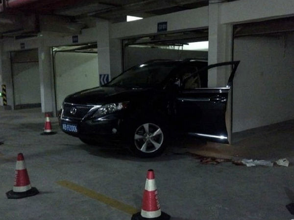 ರಿವರ್ಸ್ ಪಾರ್ಕಿಂಗ್ ಸರಿಯಾಗಿ ಅಭ್ಯಾಸಿಸಿ; ಇಲ್ಲಂದ್ರೆ ಎಡವಟ್ಟಾದಿತು!