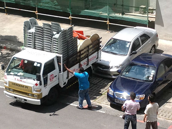 ರಿವರ್ಸ್ ಪಾರ್ಕಿಂಗ್ ಸರಿಯಾಗಿ ಅಭ್ಯಾಸಿಸಿ; ಇಲ್ಲಂದ್ರೆ ಎಡವಟ್ಟಾದಿತು!