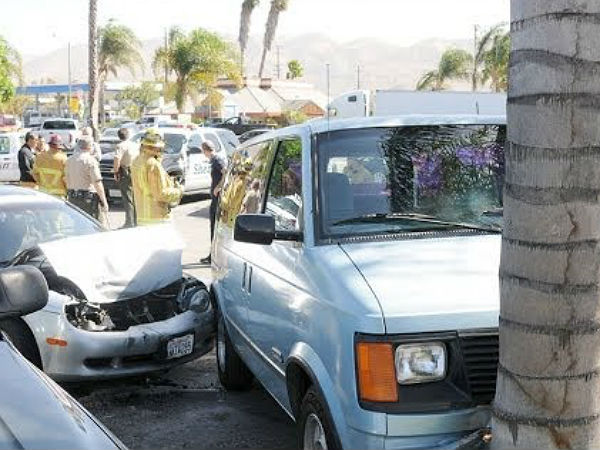 ರಿವರ್ಸ್ ಪಾರ್ಕಿಂಗ್ ಸರಿಯಾಗಿ ಅಭ್ಯಾಸಿಸಿ; ಇಲ್ಲಂದ್ರೆ ಎಡವಟ್ಟಾದಿತು!