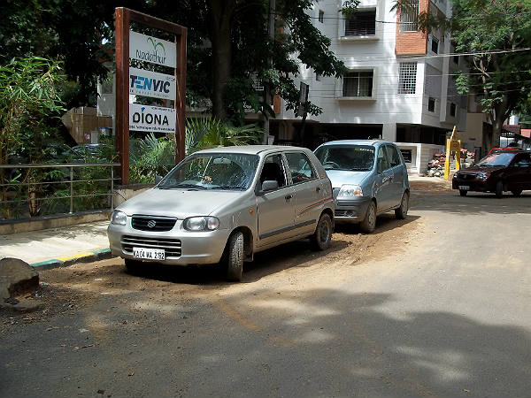 ರಸ್ತೆ ಬದಿಯಲ್ಲಿ ಸಮಾನಾಂತರವಾಗಿ ವಾಹನ ನಿಲ್ಲಿಸುವುದು ಹೇಗೆ?